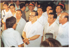 July 30, 1992 General Secretary Jiang Zemin visited a machine in Jinan
